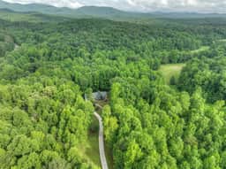 Dog Oasis: 2 Fenced acres, creek